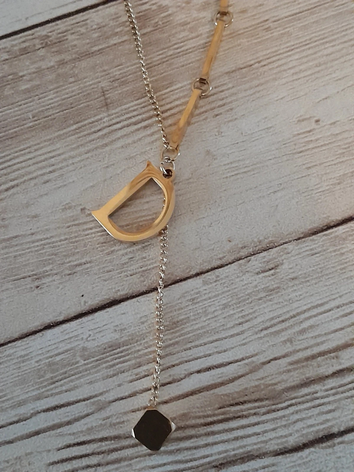 Halsband, goudkleurig, met hanger D – photo 2